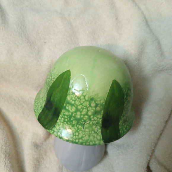 Mushroom statue - Picture 3 of 3